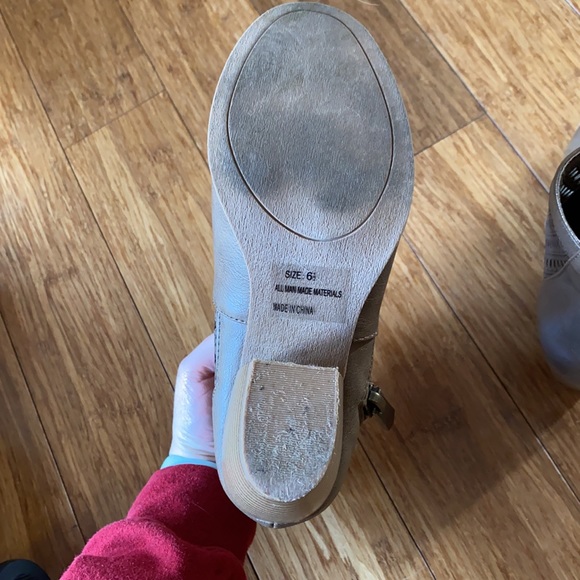 Brown leather heeled booties - Picture 4 of 5